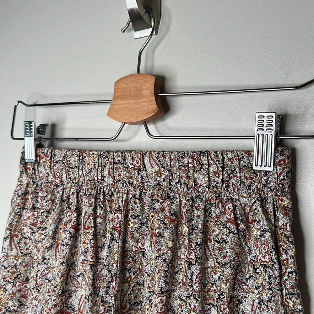 Brandy Melville Paisley Printed Lightweight Viscose Shorts - Picture 2 of 9